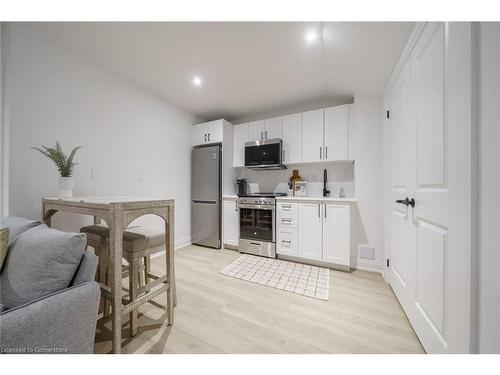 72 Melbourne Street, Hamilton, ON - Indoor Photo Showing Kitchen