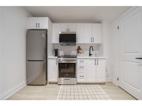 72 Melbourne Street, Hamilton, ON - Indoor Photo Showing Kitchen