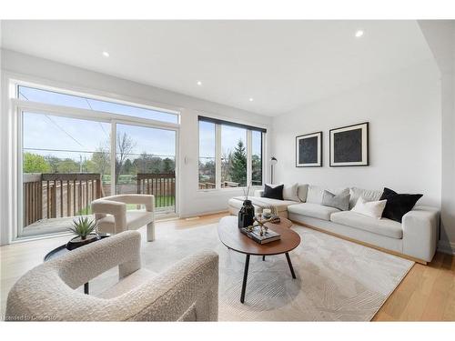 72 Melbourne Street, Hamilton, ON - Indoor Photo Showing Living Room