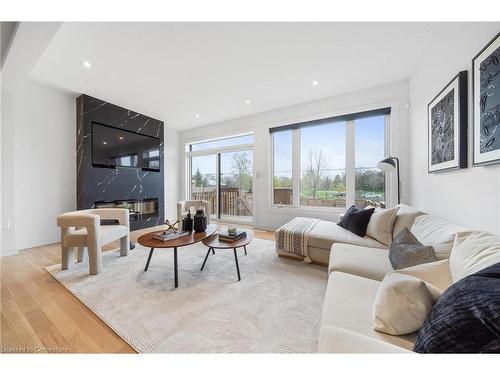 72 Melbourne Street, Hamilton, ON - Indoor Photo Showing Living Room