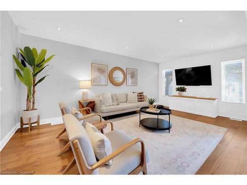 53 Diana Avenue, Grimsby, ON - Indoor Photo Showing Living Room