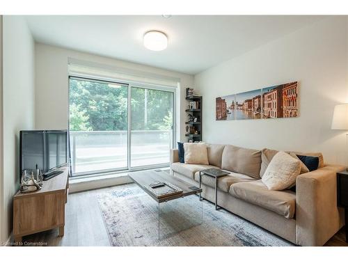 101-467 Charlton Avenue E, Hamilton, ON - Indoor Photo Showing Living Room