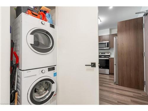 101-467 Charlton Avenue E, Hamilton, ON - Indoor Photo Showing Laundry Room