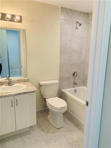 226-16 Concord Place, Grimsby, ON - Indoor Photo Showing Bathroom