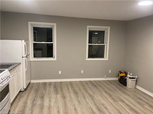 47 New Street, Hamilton, ON - Indoor Photo Showing Kitchen