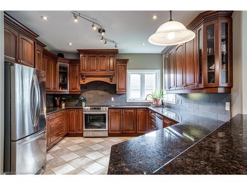 108 Sunnyridge Road, Ancaster, ON - Indoor Photo Showing Kitchen