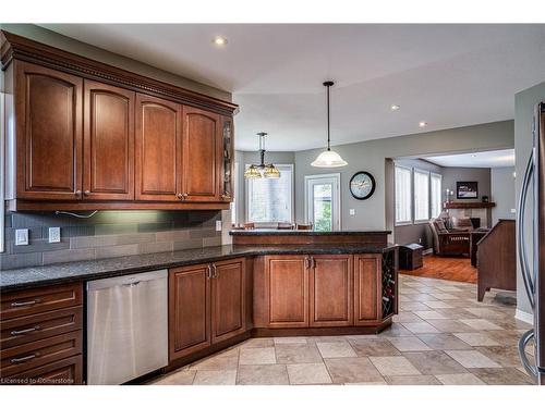 108 Sunnyridge Road, Ancaster, ON - Indoor Photo Showing Kitchen