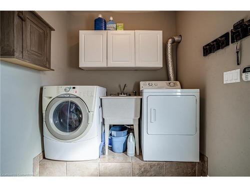 108 Sunnyridge Road, Ancaster, ON - Indoor Photo Showing Laundry Room