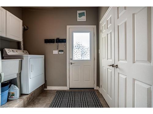 108 Sunnyridge Road, Ancaster, ON - Indoor Photo Showing Laundry Room