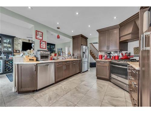 113 Valera Drive, Stoney Creek, ON - Indoor Photo Showing Kitchen