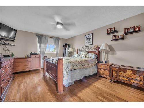 113 Valera Drive, Stoney Creek, ON - Indoor Photo Showing Bedroom