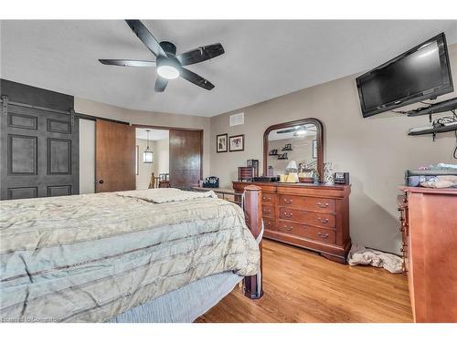 113 Valera Drive, Stoney Creek, ON - Indoor Photo Showing Bedroom