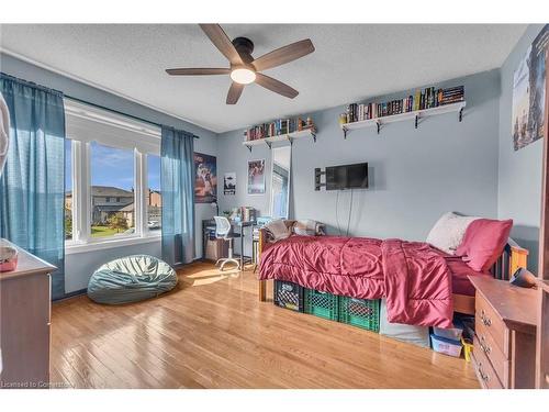 113 Valera Drive, Stoney Creek, ON - Indoor Photo Showing Bedroom