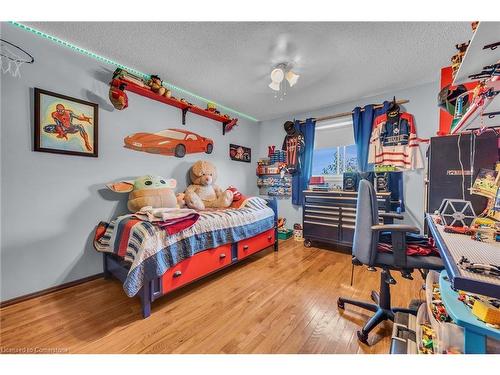 113 Valera Drive, Stoney Creek, ON - Indoor Photo Showing Bedroom