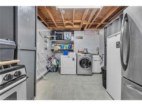 113 Valera Drive, Stoney Creek, ON - Indoor Photo Showing Laundry Room