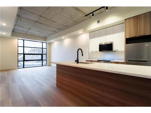 404-24 Augusta Street, Hamilton, ON - Indoor Photo Showing Kitchen