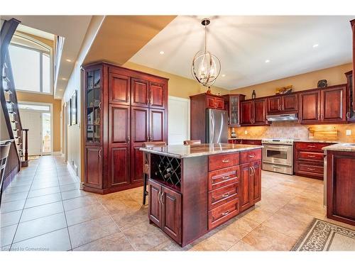 8881 Joseph Court, Niagara Falls, ON - Indoor Photo Showing Kitchen