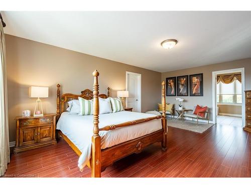 8881 Joseph Court, Niagara Falls, ON - Indoor Photo Showing Bedroom