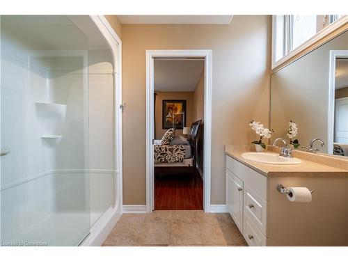 8881 Joseph Court, Niagara Falls, ON - Indoor Photo Showing Bathroom