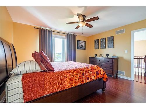 8881 Joseph Court, Niagara Falls, ON - Indoor Photo Showing Bedroom