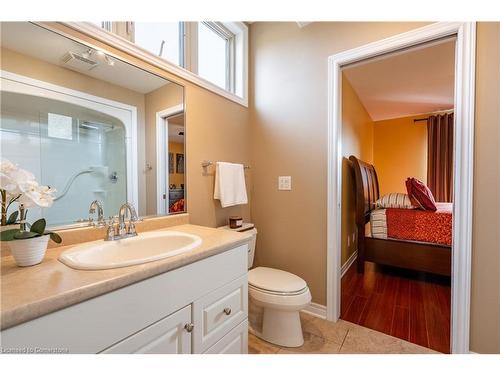 8881 Joseph Court, Niagara Falls, ON - Indoor Photo Showing Bathroom