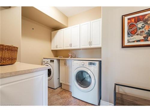 8881 Joseph Court, Niagara Falls, ON - Indoor Photo Showing Laundry Room