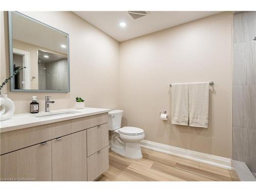 8881 Joseph Court, Niagara Falls, ON - Indoor Photo Showing Bathroom