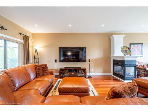 8881 Joseph Court, Niagara Falls, ON - Indoor Photo Showing Living Room With Fireplace