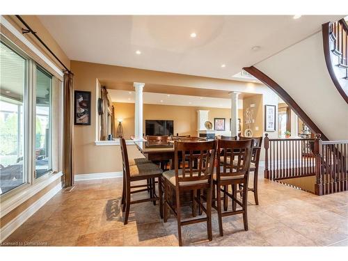 8881 Joseph Court, Niagara Falls, ON - Indoor Photo Showing Dining Room