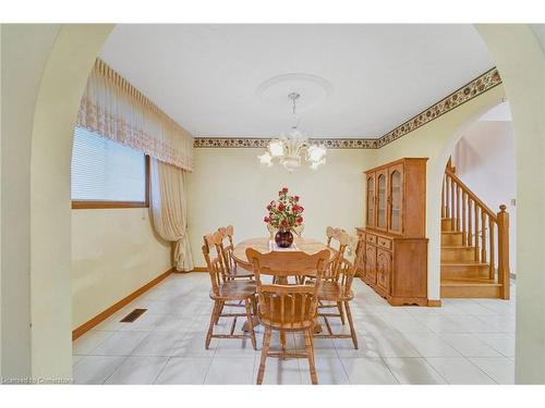 112 Ravenbury Drive, Hamilton, ON - Indoor Photo Showing Dining Room