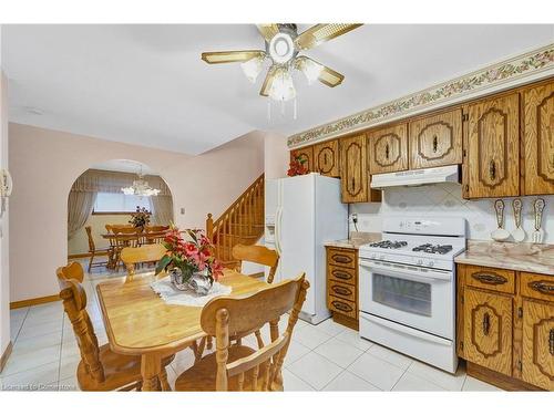 112 Ravenbury Drive, Hamilton, ON - Indoor Photo Showing Kitchen