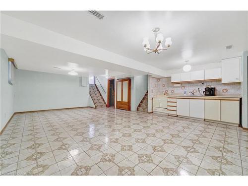 112 Ravenbury Drive, Hamilton, ON - Indoor Photo Showing Kitchen