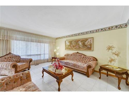 112 Ravenbury Drive, Hamilton, ON - Indoor Photo Showing Living Room