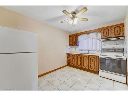 112 Ravenbury Drive, Hamilton, ON - Indoor Photo Showing Kitchen With Double Sink