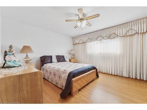 112 Ravenbury Drive, Hamilton, ON - Indoor Photo Showing Bedroom