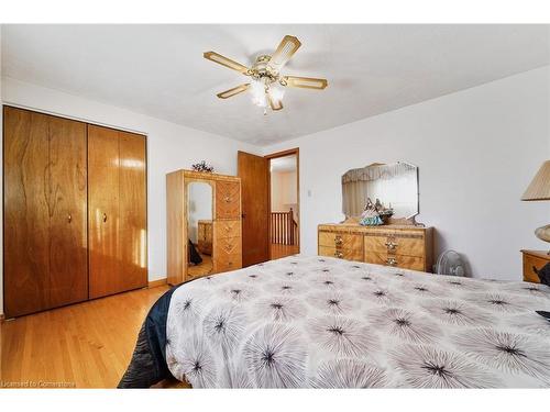 112 Ravenbury Drive, Hamilton, ON - Indoor Photo Showing Bedroom