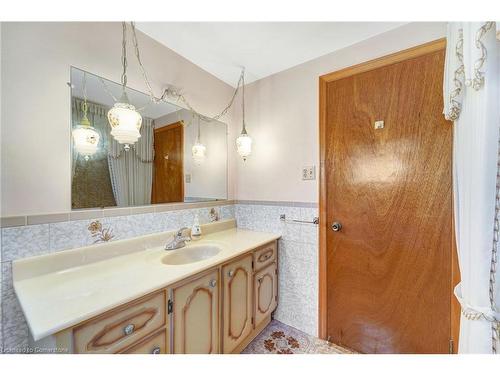 112 Ravenbury Drive, Hamilton, ON - Indoor Photo Showing Bathroom