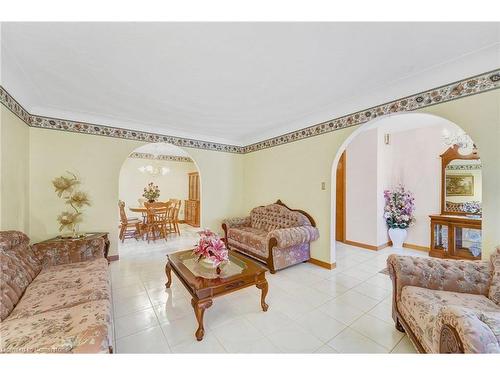 112 Ravenbury Drive, Hamilton, ON - Indoor Photo Showing Living Room