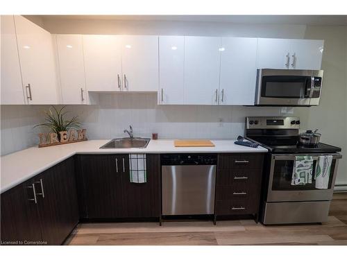 20-235 Quigley Road, Hamilton, ON - Indoor Photo Showing Kitchen With Upgraded Kitchen