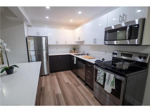 20-235 Quigley Road, Hamilton, ON - Indoor Photo Showing Kitchen