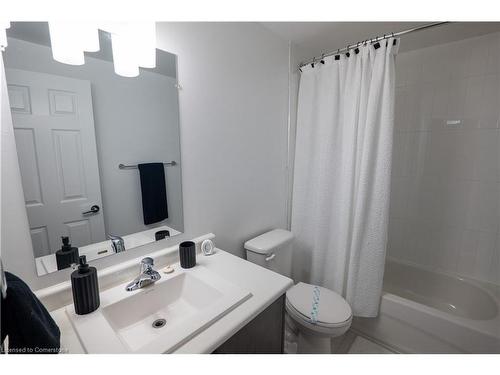 20-235 Quigley Road, Hamilton, ON - Indoor Photo Showing Bathroom