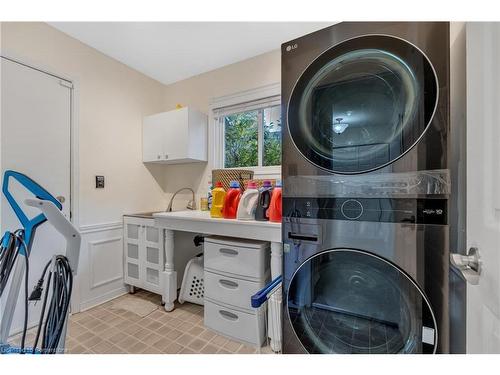 196 Amberly Boulevard, Ancaster, ON - Indoor Photo Showing Laundry Room