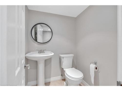 196 Amberly Boulevard, Ancaster, ON - Indoor Photo Showing Bathroom