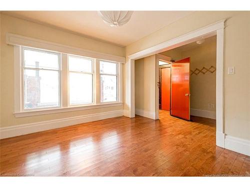 31 St Clair Avenue, Hamilton, ON - Indoor Photo Showing Other Room