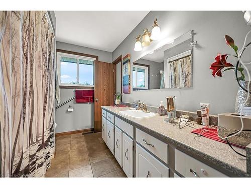 1629 Glancaster Road, Glanbrook, ON - Indoor Photo Showing Bathroom