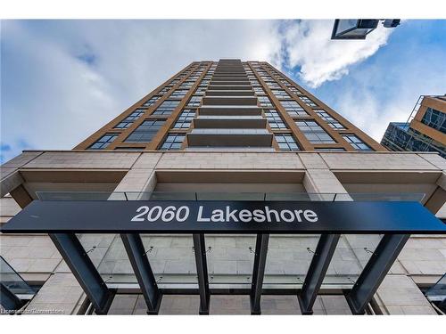 304-2060 Lakeshore Road, Burlington, ON - Outdoor