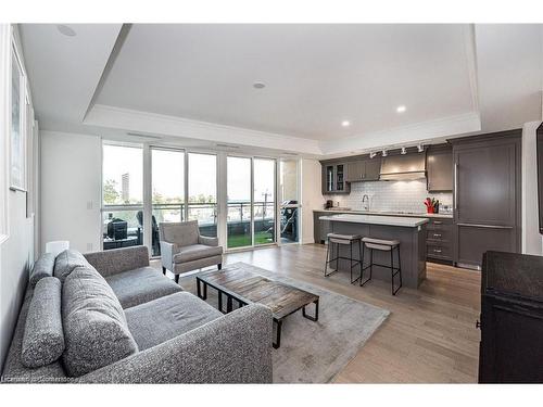 304-2060 Lakeshore Road, Burlington, ON - Indoor Photo Showing Living Room