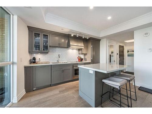 304-2060 Lakeshore Road, Burlington, ON - Indoor Photo Showing Kitchen With Upgraded Kitchen