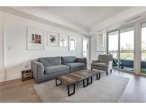 304-2060 Lakeshore Road, Burlington, ON - Indoor Photo Showing Living Room