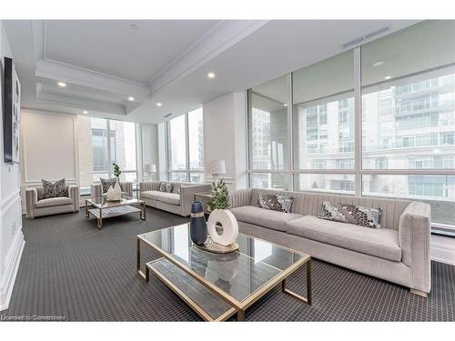 304-2060 Lakeshore Road, Burlington, ON - Indoor Photo Showing Living Room